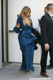 Khloé Kardashian feet photo thumbnail