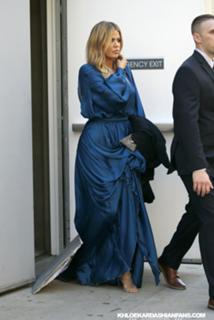 Khloé Kardashian feet photo thumbnail