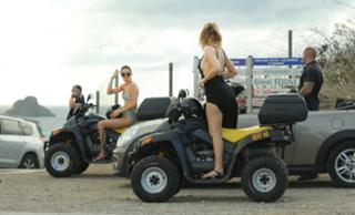 Khloé Kardashian feet photo thumbnail