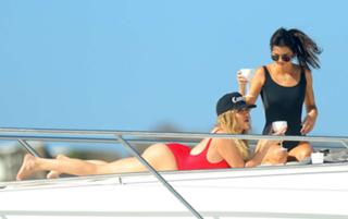 Khloé Kardashian feet photo thumbnail