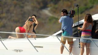 Khloé Kardashian feet photo thumbnail