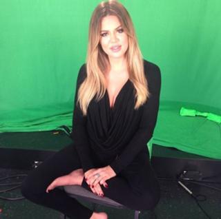 Khloé Kardashian feet photo thumbnail