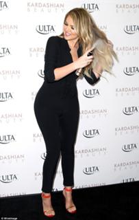 Khloé Kardashian feet photo thumbnail