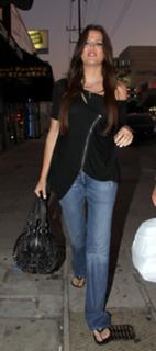 Khloé Kardashian feet photo thumbnail