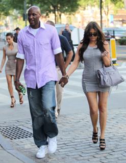 Khloé Kardashian feet photo thumbnail