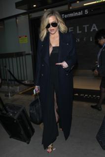 Khloé Kardashian feet photo thumbnail