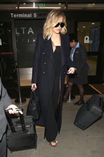 Khloé Kardashian feet photo thumbnail