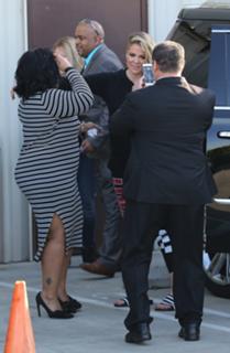 Khloé Kardashian feet photo thumbnail