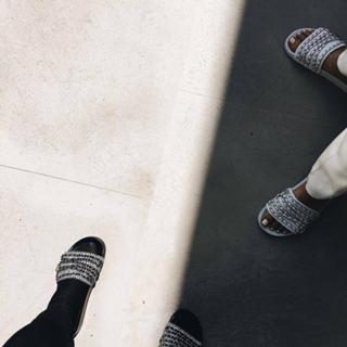 Khloé Kardashian feet photo thumbnail