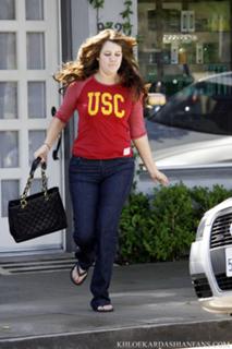 Khloé Kardashian feet photo thumbnail