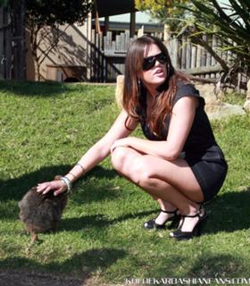 Khloé Kardashian feet photo thumbnail