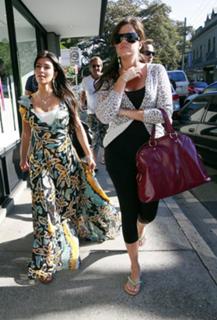 Khloé Kardashian feet photo thumbnail