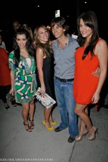 Khloé Kardashian feet photo thumbnail