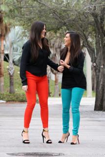 Khloé Kardashian feet photo thumbnail