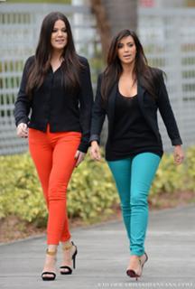 Khloé Kardashian feet photo thumbnail