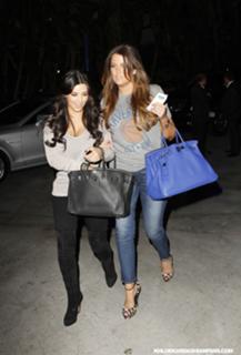 Khloé Kardashian feet photo thumbnail