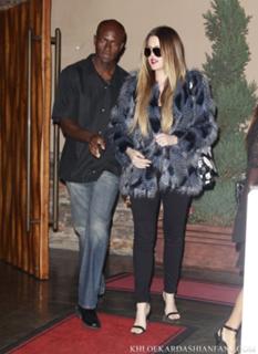 Khloé Kardashian feet photo thumbnail