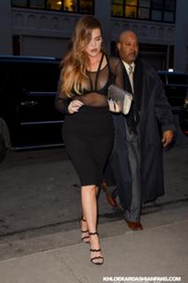 Khloé Kardashian feet photo thumbnail