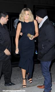 Khloé Kardashian feet photo thumbnail