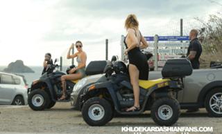 Khloé Kardashian feet photo thumbnail