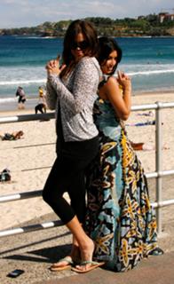 Khloé Kardashian feet photo thumbnail