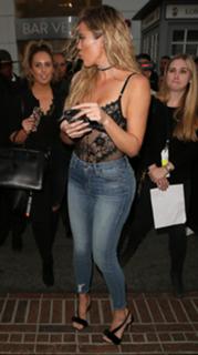 Khloé Kardashian feet photo thumbnail