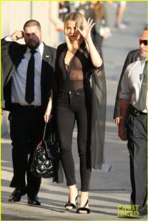 Khloé Kardashian feet photo thumbnail