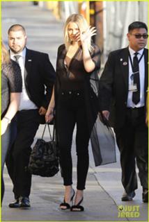 Khloé Kardashian feet photo thumbnail