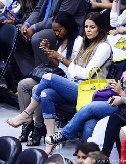 Khloé Kardashian feet photo thumbnail