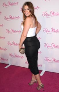 Khloé Kardashian feet photo thumbnail