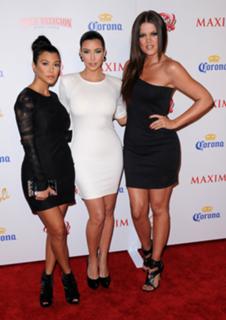 Khloé Kardashian feet photo thumbnail