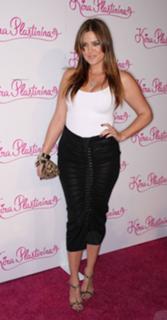 Khloé Kardashian feet photo thumbnail