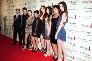 Khloé Kardashian feet photo thumbnail