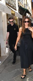 Khloé Kardashian feet photo thumbnail