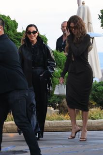 Khloé Kardashian feet photo thumbnail