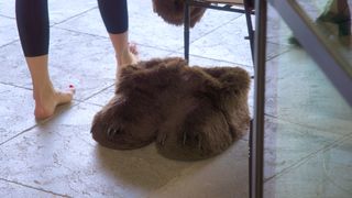 Khloé Kardashian feet photo thumbnail