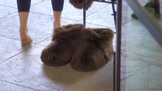 Khloé Kardashian feet photo thumbnail