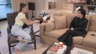 Khloé Kardashian feet photo thumbnail