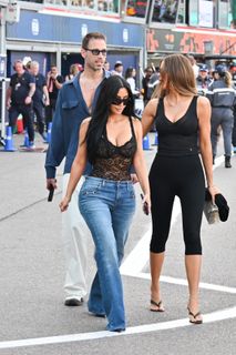 Khloé Kardashian feet photo 17