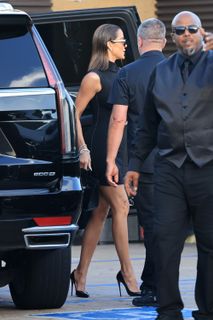 Khloé Kardashian feet photo 7