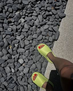 Khotan Shams feet photo 1