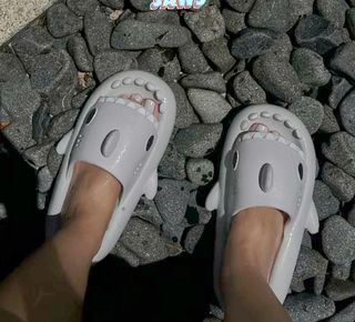 Khotan Shams feet photo 8