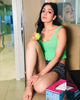 Khushali Kumar feet photo 2