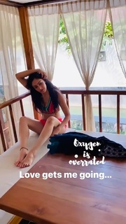 Khushali Kumar feet photo 9