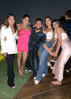 Khushi Kapoor feet photo 2