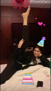 Khushi Kapoor feet photo 6
