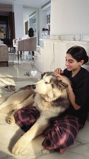 Khushi Kapoor feet photo 1