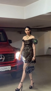 Khushi Kapoor feet photo 16