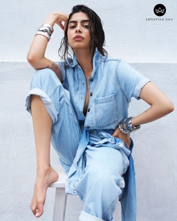 Khushi Kapoor feet photo 12