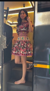 Khushi Kapoor feet photo 7